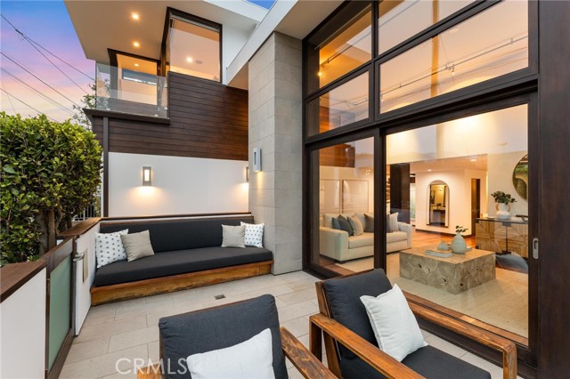 2114 Manhattan Ave, Hermosa Beach CA: https://media.crmls.org/medias/969c4621-51da-4607-ab7e-d8d6707ce638.jpg