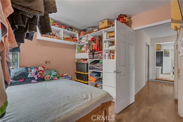 11513 S San Pedro, Los Angeles CA: https://media.crmls.org/medias/969c50c9-338b-4ab9-b071-e76f14f9cf64.jpg