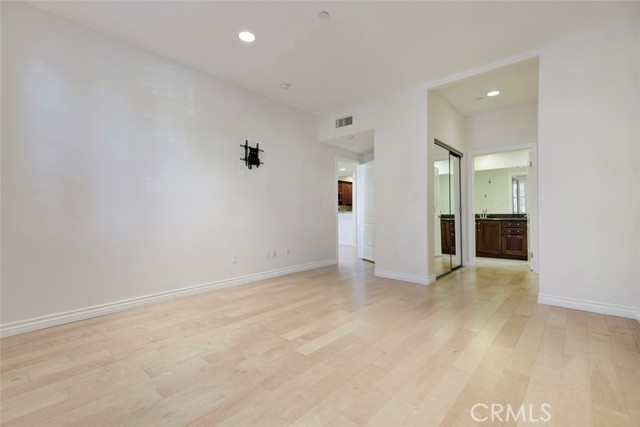 Detail Gallery Image 15 of 32 For 556 E Palm Ave #102,  Burbank,  CA 91501 - 3 Beds | 3 Baths