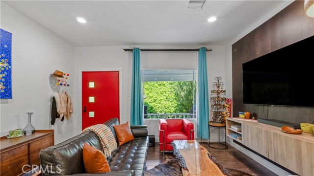 Detail Gallery Image 10 of 38 For 5323 Arlington Ave, Los Angeles,  CA 90043 - 3 Beds | 3 Baths