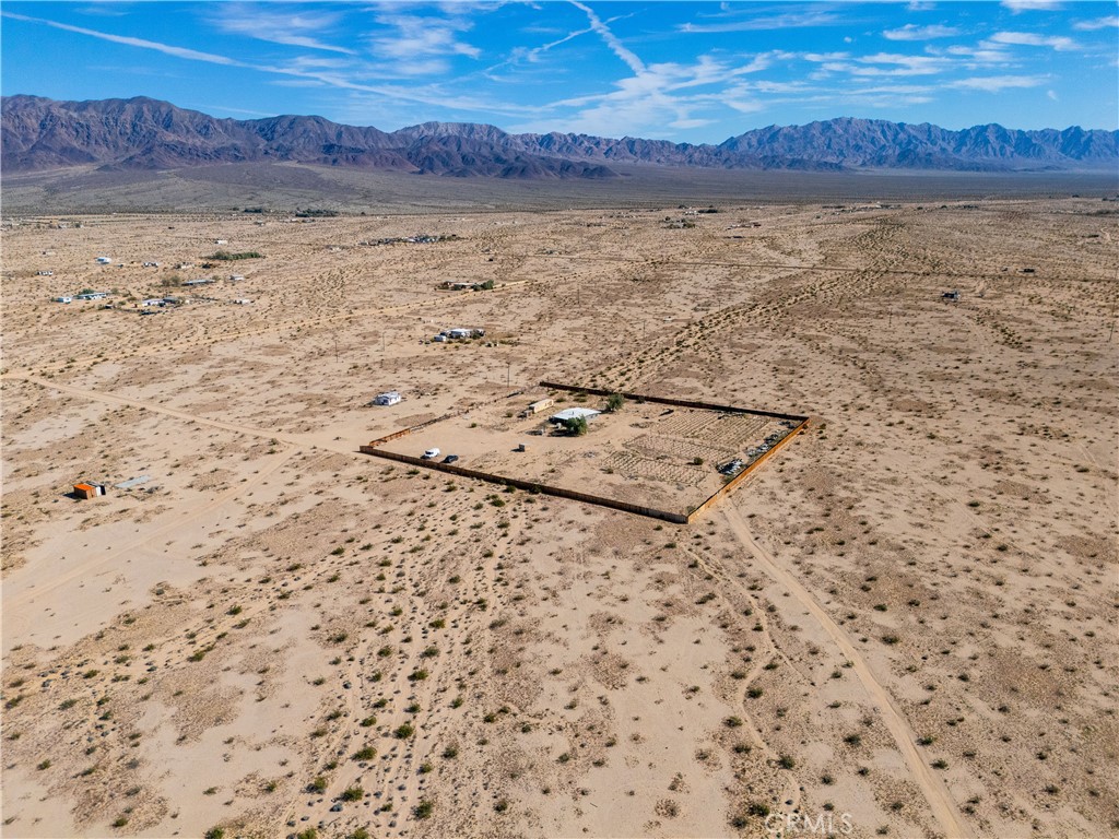 https://media.crmls.org/medias/969ce00e-6477-4a9f-9a14-718d91d06968.jpg?preset=X-Large