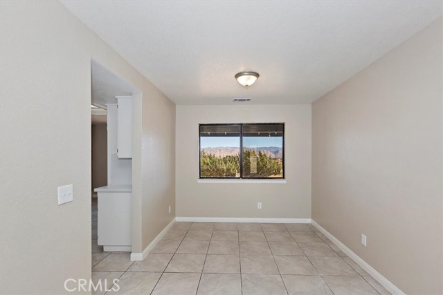 Detail Gallery Image 9 of 32 For 7267 Dalscote St, Hesperia,  CA 92345 - 3 Beds | 2/1 Baths