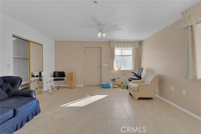 Detail Gallery Image 10 of 42 For 10328 El Centro, Oak Hills,  CA 92344 - 5 Beds | 4 Baths