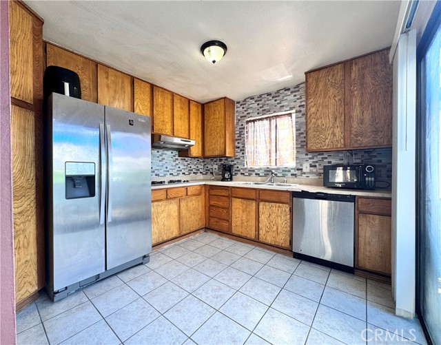 Detail Gallery Image 9 of 21 For 9620 Sepulveda Bld #39,  North Hills,  CA 91343 - 2 Beds | 2/1 Baths