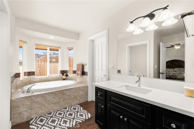 Detail Gallery Image 17 of 56 For 10779 Mills Rd, Apple Valley,  CA 92308 - 4 Beds | 3 Baths