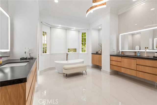 25410 PRADO DE LAS BELLOTAS, Calabasas CA: https://media.crmls.org/medias/96a31ebc-785a-4256-8065-f2163ee3df36.jpg