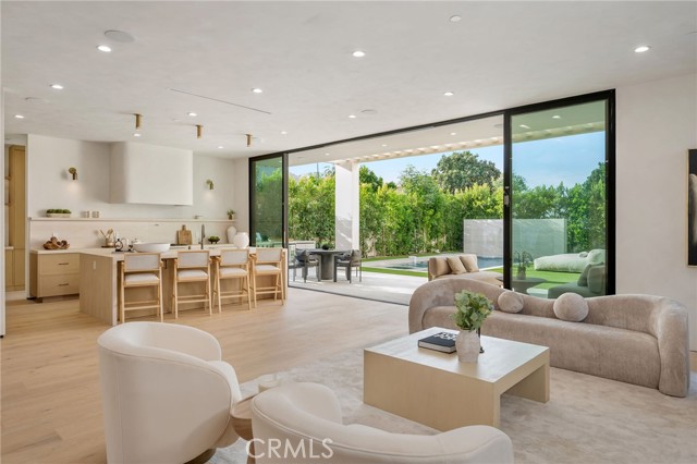 Detail Gallery Image 23 of 72 For 15447 Huston, Sherman Oaks,  CA 91403 - 5 Beds | 5/1 Baths