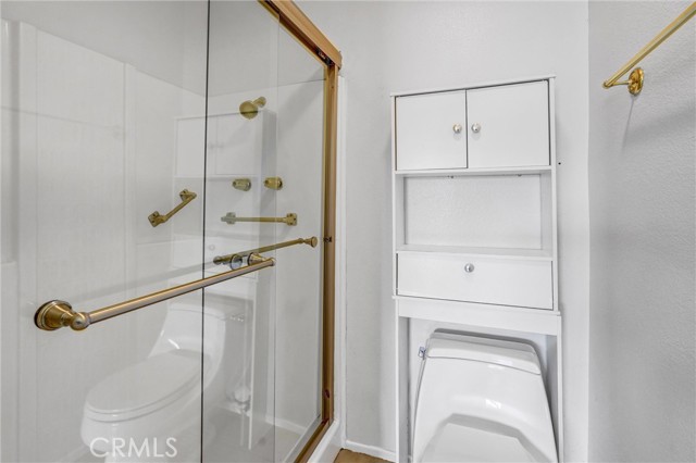 18403 Collins Street, Tarzana CA: https://media.crmls.org/medias/96a42a1e-8ae8-4782-b626-2da619434c22.jpg