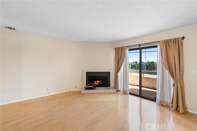 Detail Gallery Image 6 of 42 For 9906 Owensmouth Ave #28,  Chatsworth,  CA 91311 - 2 Beds | 2/1 Baths