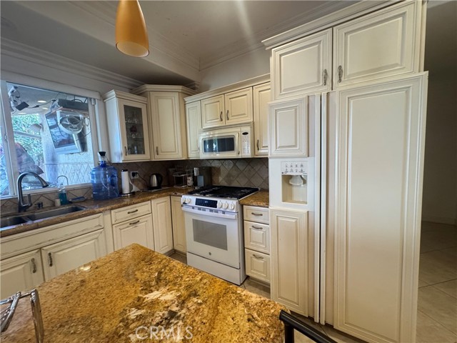 Detail Gallery Image 8 of 44 For 5092 Chimineas, Tarzana,  CA 91356 - 4 Beds | 2 Baths