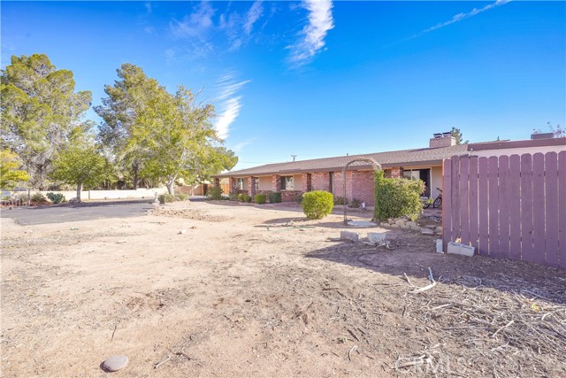 14415 Erie, Apple Valley CA: https://media.crmls.org/medias/96a61bac-e2cd-4de8-8fc0-cc4ab402a292.jpg