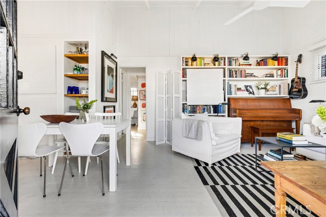304 Dahlia Place, Corona del Mar CA: https://media.crmls.org/medias/96a63270-e20b-49b6-b0cb-5b34fce85997.jpg