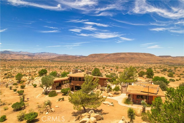 Detail Gallery Image 9 of 75 For 55290 Flying Tigers Road Rd, Pioneertown,  CA 92268 - 4 Beds | 3 Baths