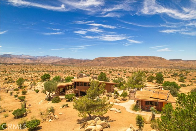 Detail Gallery Image 9 of 75 For 55290 Flying Tigers Rd, Pioneertown,  CA 92268 - 4 Beds | 3 Baths