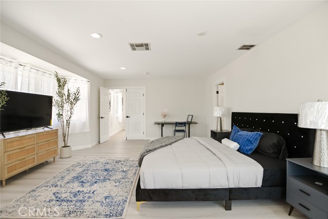 7904 Tampa Avenue, Reseda CA: https://media.crmls.org/medias/96a6b978-1bd2-41ea-a92e-e6df8c1ed36d.jpg