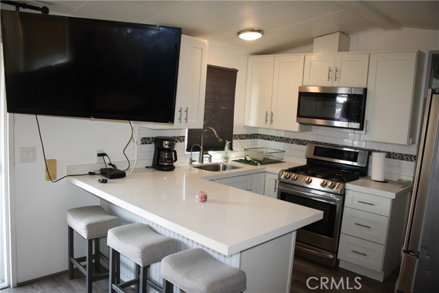 1900 Artesia Boulevard, Torrance CA: https://media.crmls.org/medias/96a86ec9-ab81-435c-a895-aa9971a9d252.jpg
