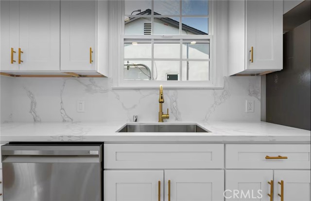 Detail Gallery Image 8 of 23 For 13831 Bessemer, Valley Glen,  CA 91401 - 3 Beds | 2 Baths