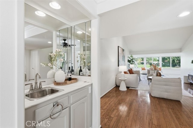 5512 W Paseo Del Lago, Laguna Woods CA: https://media.crmls.org/medias/96ab5df9-8c3c-4f5c-906f-c82a9fe34d57.jpg