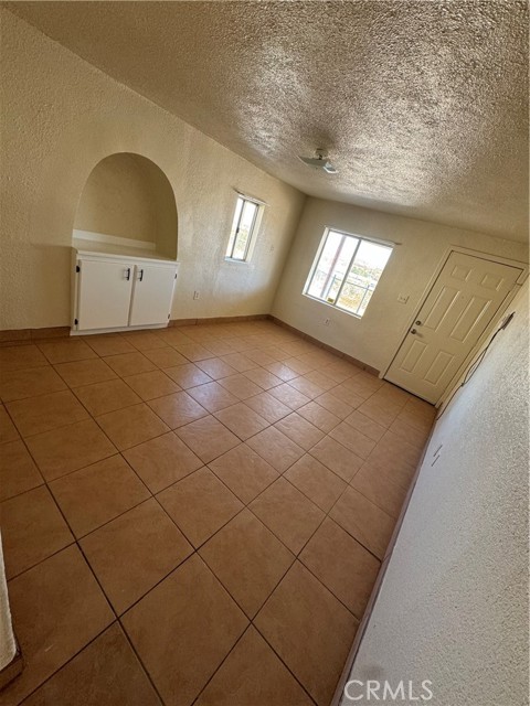 Detail Gallery Image 5 of 13 For 15564 1st St, Victorville,  CA 92395 - 4 Beds | 2 Baths