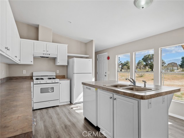 Detail Gallery Image 3 of 26 For 3168 Mcmillan, Phelan,  CA 92371 - 3 Beds | 2 Baths