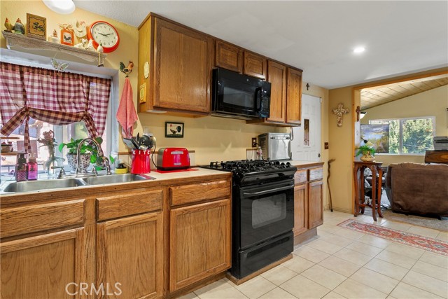 22864 Alder Lane, Crestline CA: https://media.crmls.org/medias/96ae537a-9485-4c0c-be74-209b8f1e0e9a.jpg