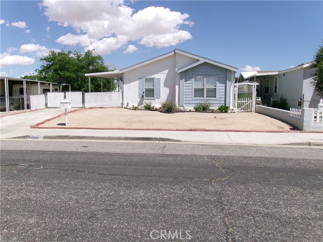 Detail Gallery Image 1 of 61 For 13983 Silver Lake Pl, Victorville,  CA 92395 - 3 Beds | 2 Baths