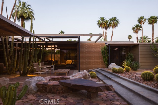 1950 E Desert Palms Drive, Palm Springs CA: https://media.crmls.org/medias/96b04c05-5e05-44c9-8c41-537966f7607d.jpg