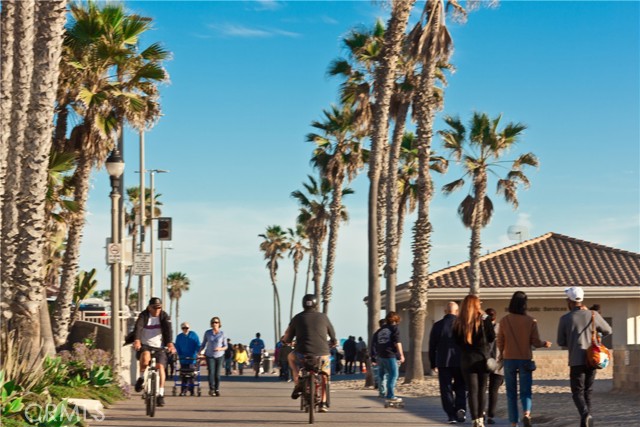 9882 Hot Springs Drive, Huntington Beach CA: https://media.crmls.org/medias/96b11c6d-88e2-4579-a128-70d23f83676a.jpg
