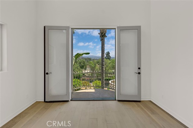6041 Calle Mirador, Yorba Linda CA: https://media.crmls.org/medias/96b138a8-3c0f-4f5c-bfaf-080a3edf9e74.jpg