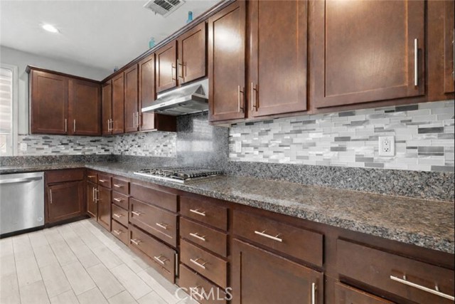 Detail Gallery Image 9 of 39 For 5052 Clematis Ct, Jurupa Valley,  CA 91752 - 5 Beds | 3/1 Baths