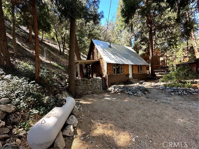 Detail Gallery Image 2 of 25 For 9428 Lilac Dr, Forest Falls,  CA 92339 - 3 Beds | 1 Baths
