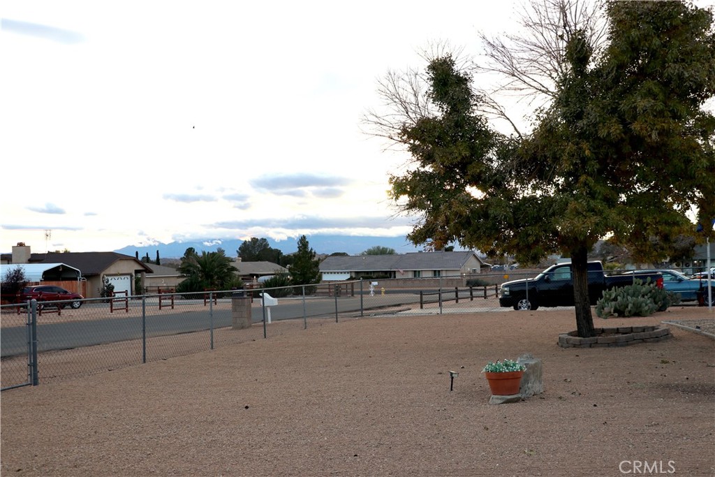 https://media.crmls.org/medias/96b22c06-421c-4793-b2f1-b66efe0bbd5b.jpg?preset=X-Large