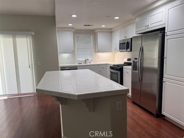 Detail Gallery Image 3 of 30 For 8152 Parkside, Chino,  CA 91708 - 2 Beds | 2 Baths