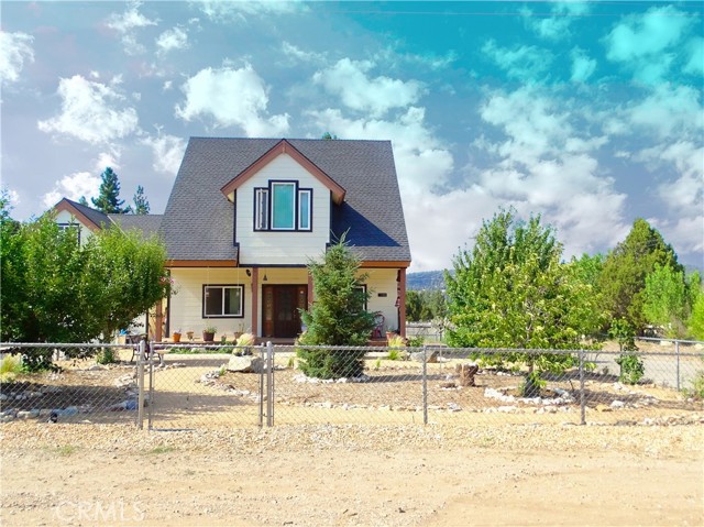 Detail Gallery Image 2 of 41 For 2097 Fox Ln, Big Bear City,  CA 92314 - 4 Beds | 3/1 Baths