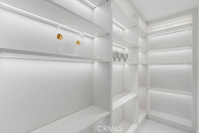 Detail Gallery Image 14 of 51 For 15631 Sunburst Ln, Huntington Beach,  CA 92647 - 5 Beds | 3/1 Baths