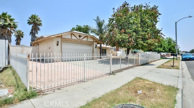 Detail Gallery Image 2 of 49 For 25304 Old Farm St, Moreno Valley,  CA 92553 - 3 Beds | 2 Baths