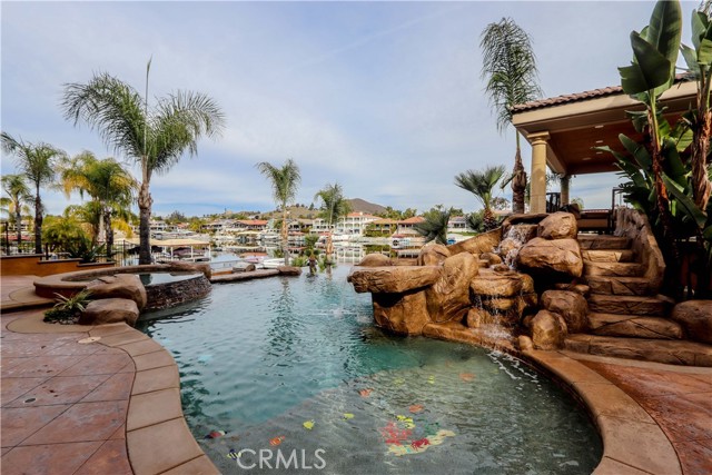 23180 Gray Fox Drive, Canyon Lake CA: https://media.crmls.org/medias/96b55447-168a-4f99-9505-e0b5e211a864.jpg