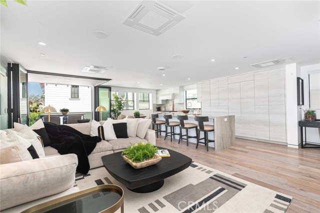 1034 W Balboa Boulevard, Newport Beach CA: https://media.crmls.org/medias/96b5d259-db10-4baf-8c42-d3076b4a7c2b.jpg