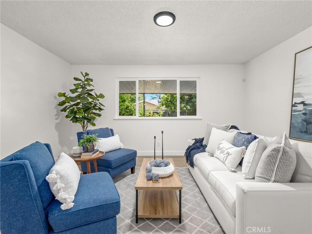 https://media.crmls.org/medias/96b5f6b8-4a83-433d-9503-67dde4a0bfe7.jpg?preset=X-Large