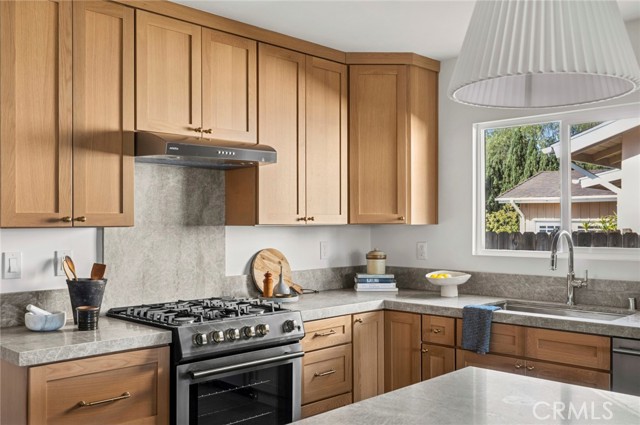 Detail Gallery Image 5 of 39 For 3040 Killybrooke, Costa Mesa,  CA 92626 - 3 Beds | 3 Baths