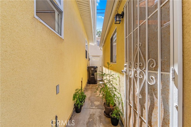 715 Olive Avenue, Huntington Beach CA: https://media.crmls.org/medias/96b641e5-5033-49e3-be6c-9d7e008dcef6.jpg