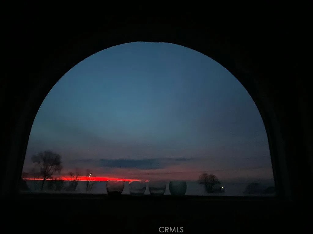 https://media.crmls.org/medias/96b78347-8653-4550-a83c-9e8100944498.jpg?preset=X-Large