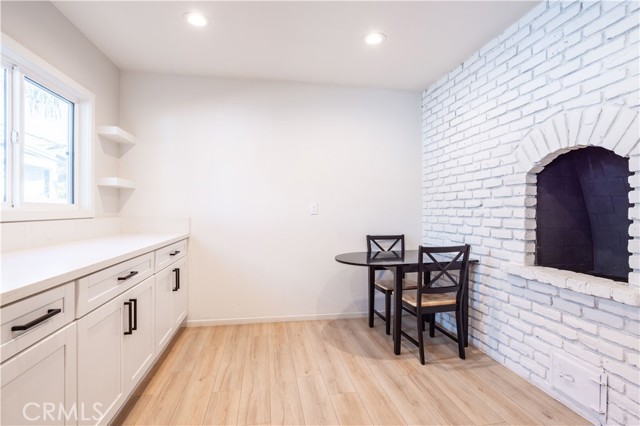 Detail Gallery Image 5 of 17 For 8534 Bothwell Rd, Northridge,  CA 91324 - 4 Beds | 2 Baths