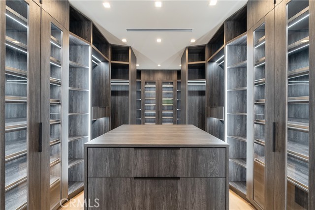 1947 Glencoe Way, Los Angeles CA: https://media.crmls.org/medias/96b94951-b35c-40b0-bd7a-3c518b309c8a.jpg
