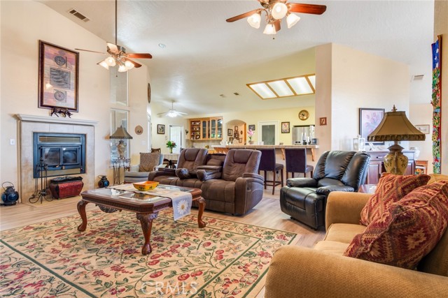 Detail Gallery Image 10 of 55 For 23465 Cherokee Rd, Apple Valley,  CA 92307 - 5 Beds | 3/1 Baths