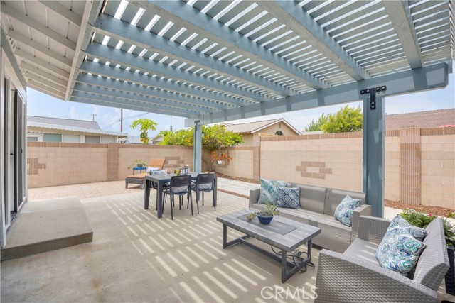 8381 E Hendrie Street, Long Beach CA: https://media.crmls.org/medias/96ba0e94-2d79-4e6f-97fb-5edea2fa821c.jpg