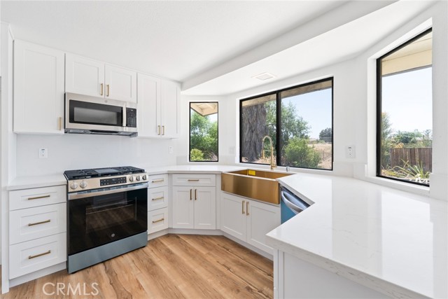 Detail Gallery Image 9 of 38 For 18085 Golden Leaf Ln, Woodcrest,  CA 92504 - 4 Beds | 3 Baths