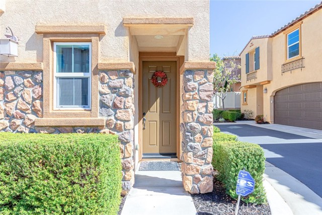 Detail Gallery Image 4 of 22 For 40542 Calla Lilly, Murrieta,  CA 92563 - 3 Beds | 2/1 Baths
