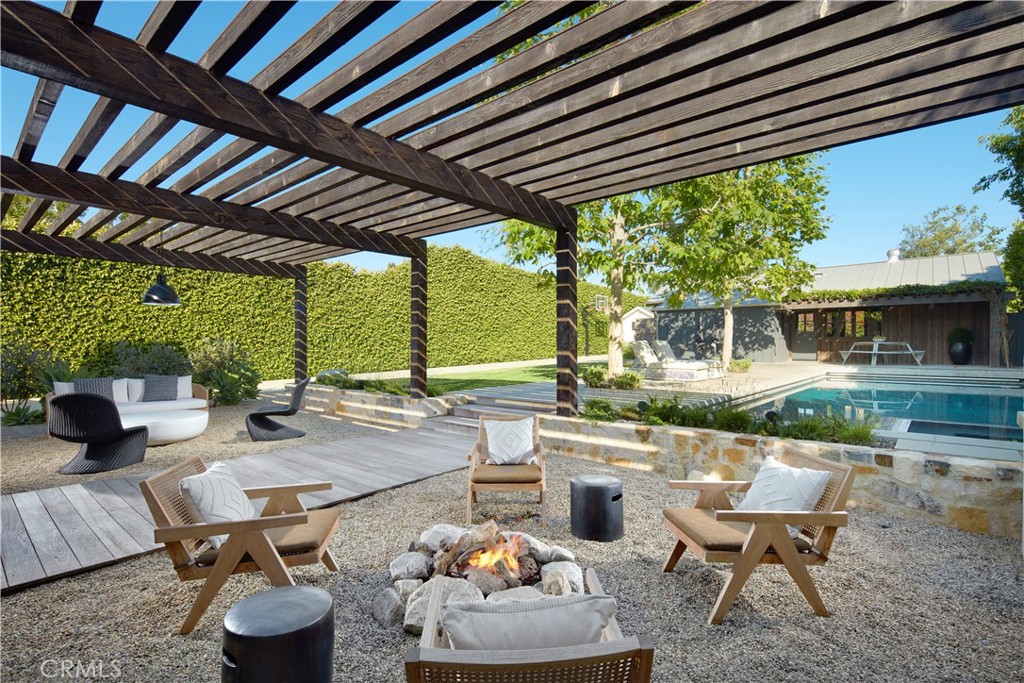 96bc9c53 F17b 4044 B97f F2b82f84cb14