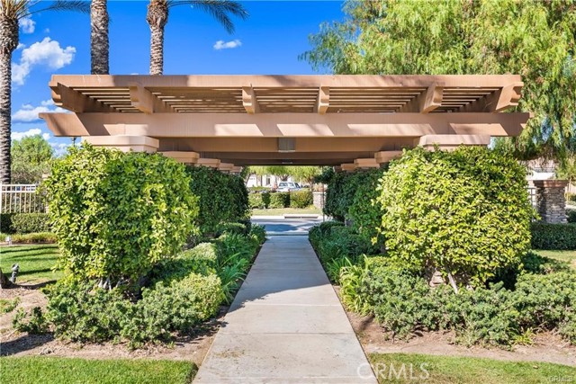 Solera Diamond Valley Exterior walkpath.